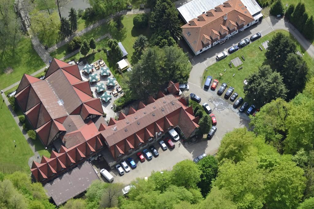 Hotel Konopiste Nova Myslivna Benesov  Eksteriør billede